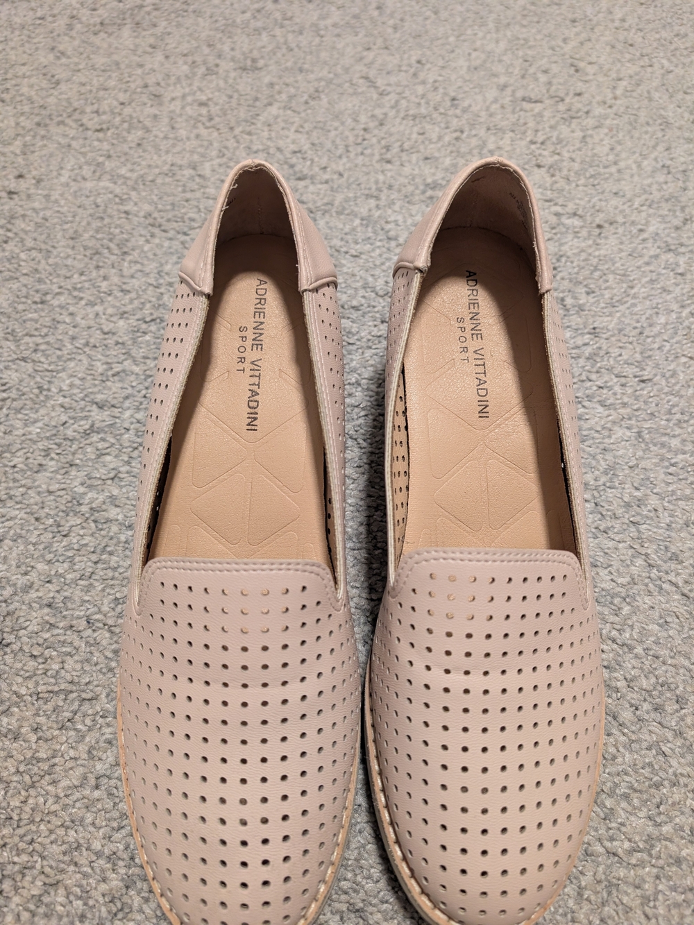 Adrienne Vittadini Blush Perforated Slip-On Flats Size 9 Nwob